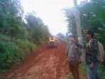 Danramil Sinjai Borong Pantau Langsung Titik Tanah Longsor Yang Tutup Akses 2 Kecamatan