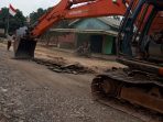 Jalan Poros Bandar Jaya Slusuban Di titik  Parah Sudah Mulai Dikerjakan