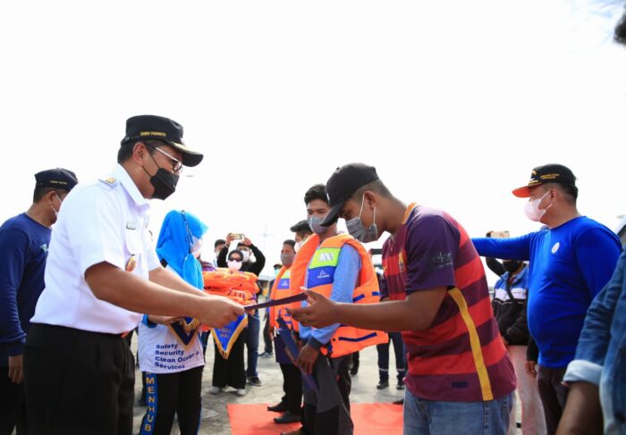 Penyerahan Dokumen Kapal