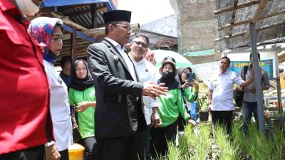 Kunjungi Dua Longwis, Danny Himbau Manfaatkan Semua Lahan Kosong