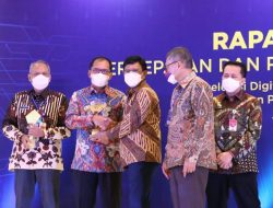 Wali Kota Danny Terima Penghargaan TP2DD, Makassar Kota Terbaik di Indonesia Timur