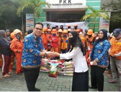 Serahkan Bantuan Baznas Kota Makassar ke Satgas Kebersihan, Camat Rappocini : Terima Kasih Atas Bantuannya