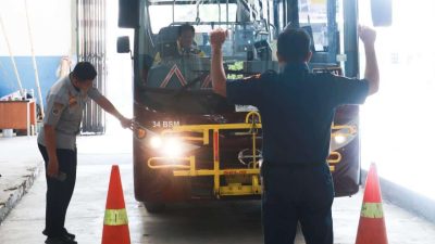 UPTD Pengujian Kendaraan Bermotor Dishub Makassar Lakukan Pemeriksaan Kelayakan Kendaraan
