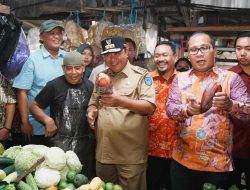 Operasi Pasar Jelang Natal dan Tahun Baru di Makassar, Pj Gubernur Sulsel Kunjungi Pasar Toddopuli