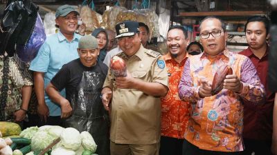 Operasi Pasar Jelang Natal dan Tahun Baru di Makassar, Pj Gubernur Sulsel Kunjungi Pasar Toddopuli